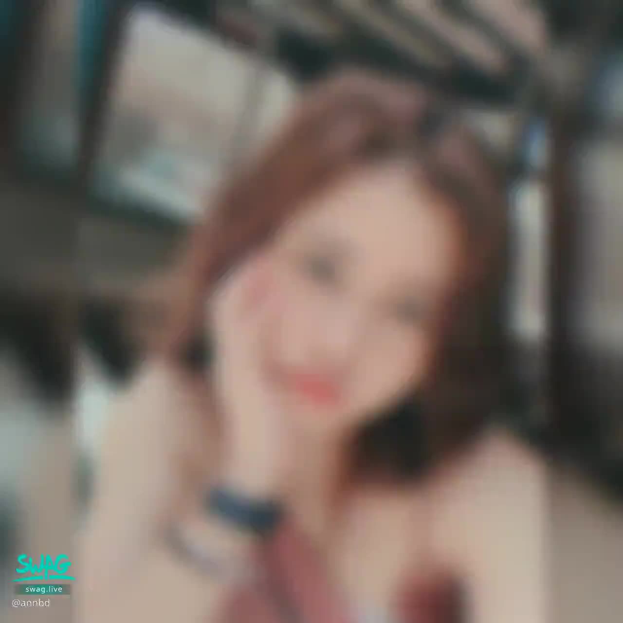annbd : 2019年 宿醉臉 😗 不要懷疑就是前一天去蘭桂坊然後隔天宿醉還早起出去玩 然後還覺得自己特別美而拍的🥰