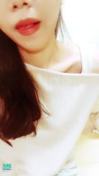 janicee : 水嫩的雙唇💓
露肩小性感💋
誘人的黑絲高跟鞋💖
舔舔嘴,給你飛吻😍
juicy lips🌹
#黑絲 #高跟鞋 #露肩 #美腿 #絕對領域 #舔