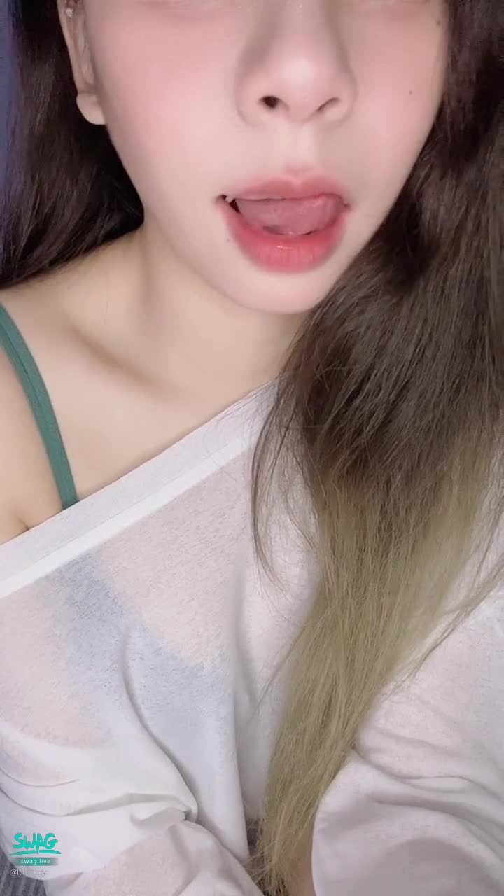 lalasexy : 舌頭中度殘障🙈好像不怎麼靈活🙈🙈🙈