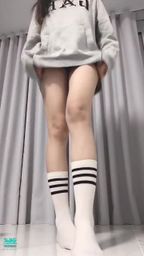 miyukibaby : 站著讓你看😳💦❤️下衣失蹤喜歡看腿腿嗎?
#sexy#性感#露臉#腿#生活#騷#長襪#下衣失蹤#腿控