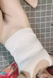 butyvera : 拍這張照片的時候
挺害羞☺️☺️
不知道你們喜不喜歡呢😜