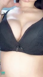 bershuka : 喜歡這個角度嗎?💋
#茉茉 bershuka #成套內衣 #巨乳 #色誘