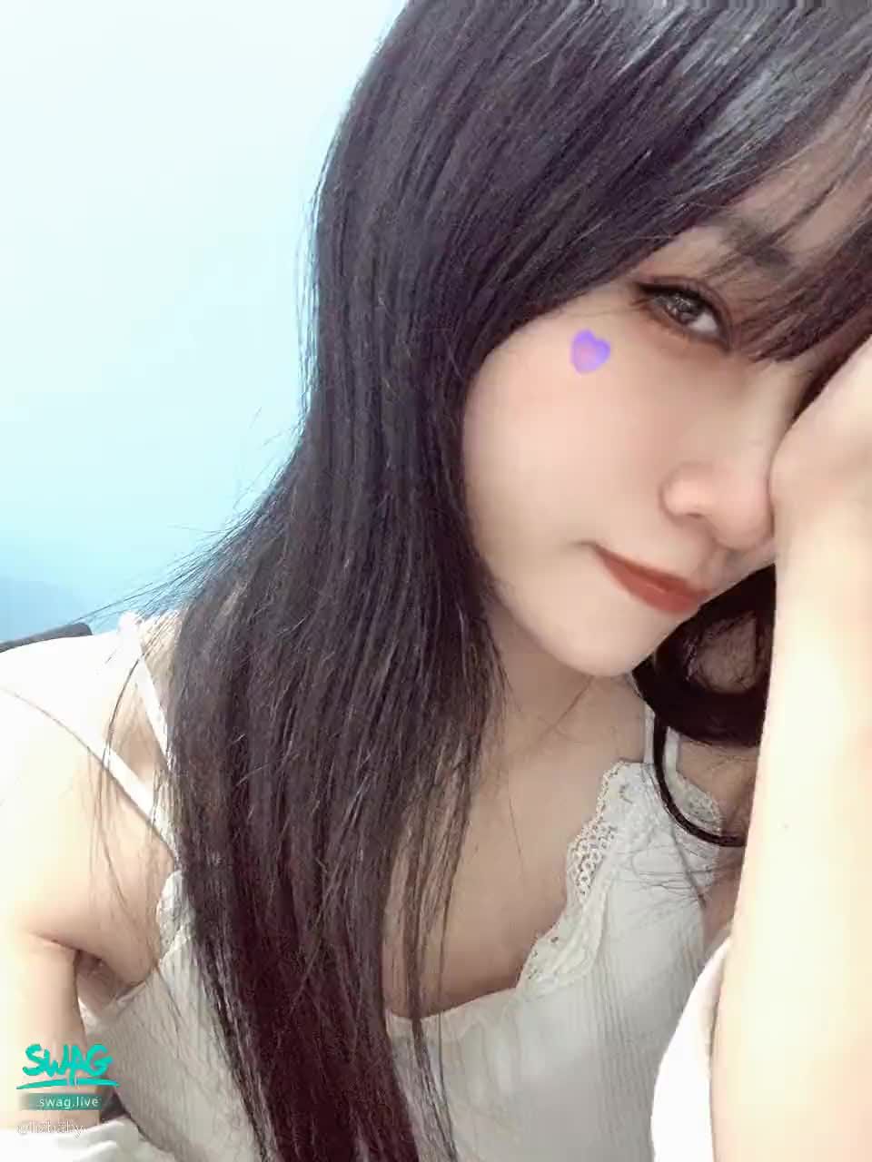 lizbaby : 我是馬來西亞主播喔
#露大半臉