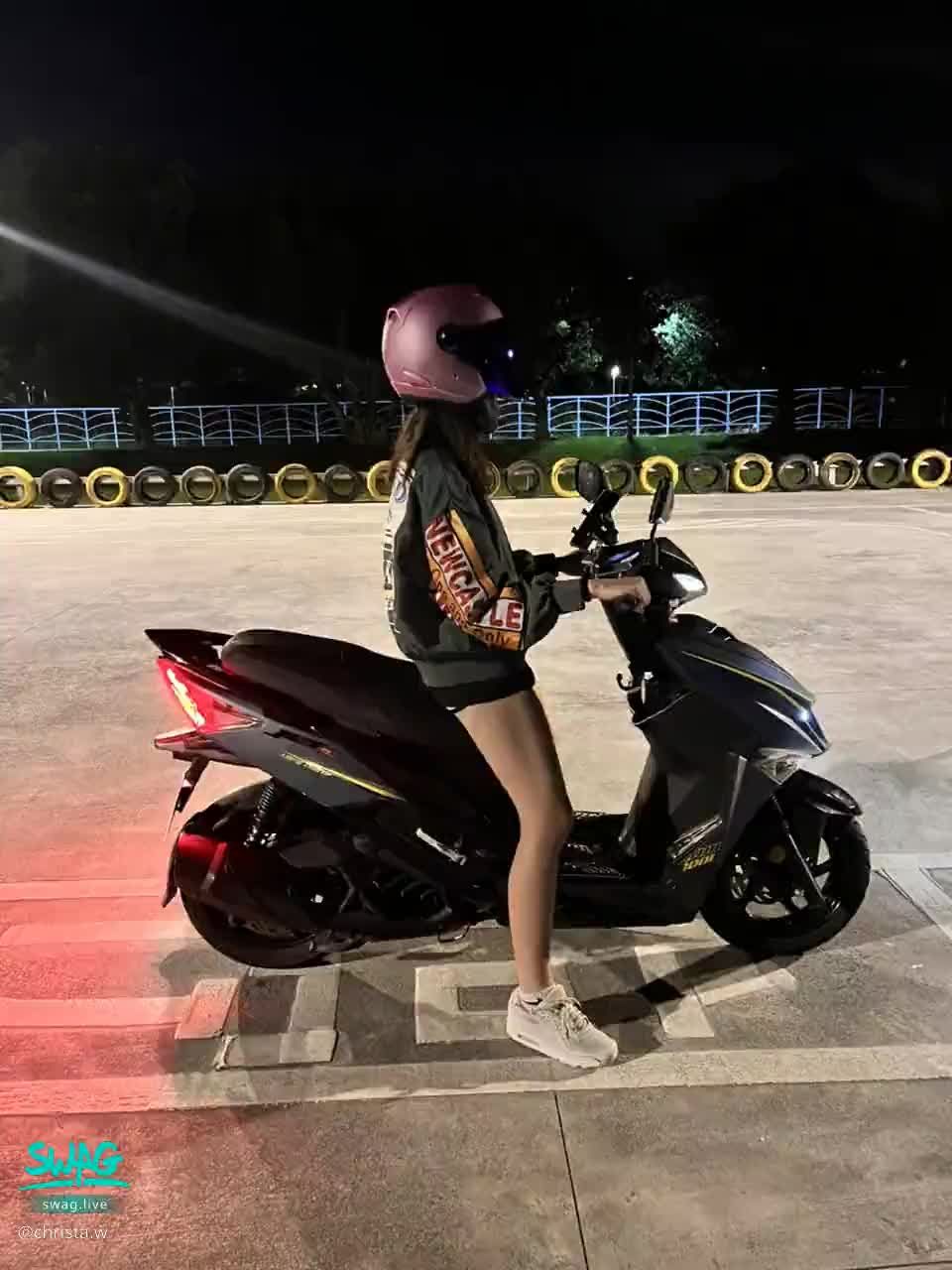 christa.w : 謝謝大家那麼支持我♥️
讓我終於有機會擁有夢想車🥰🥰
只可惜是借來的🥺😡😡
所以有人要贊助亮亮買車嗎🥲