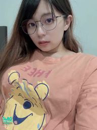 w*******s : 今晚直播🥺會有人來陪維尼嗎🥺🥺
維尼今天想喝酒🍺😝😝😝😝
#維尼 #日常 #童顏 #巨乳 #可愛