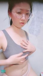 e*********r : 運動內衣💕
在健身房遇到這樣的餅乾的話
Babe會想跟我一起做運動嗎?
#乳溝 #腋下