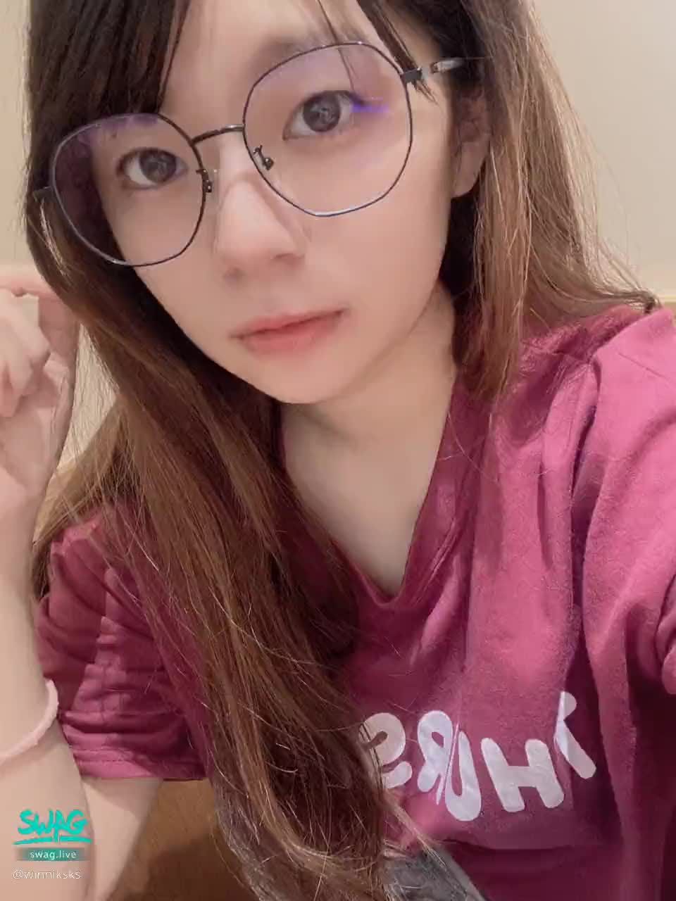 w*******s : 維尼今天晚上提早直播哦！！！
晚上8點要來看維尼🥺
#維尼 #日常 #童顏 #巨乳