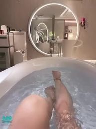 chloehayley : bath trip ❤️
Every time I take a bath or take a bath, I feel beautiful.

#你也是這樣覺得嗎 ?