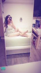 janicee : 側身的美腿與褲底💙
床上動動腳👀
發光的雙腿💓
深V小清新睡衣♥️
高衩睡褲💚
Sleep wear💋
#鎖骨 #睡衣 #細肩帶 #低胸 #長髮 #深V #sexy #赤腳 #裸足 #腳趾