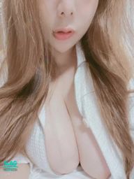 yidhra : i罩杯日常🔥今天趴在床上也很爆乳
#sexy #性感 #巨乳 #大奶🔥 #yidhra #i罩杯