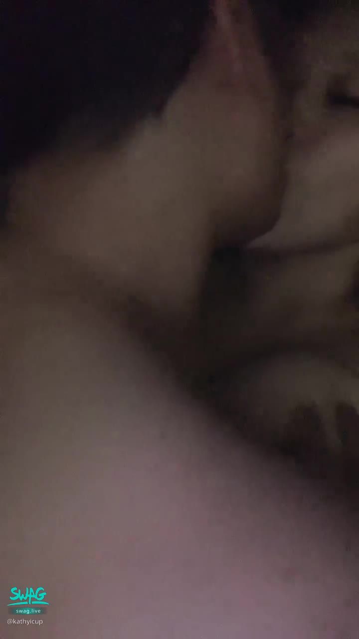 kathyicup : 邊濕吻我邊揉我大奶😈❤️小穴都還沒濕就想肏人家⋯🍆💦👅🔞