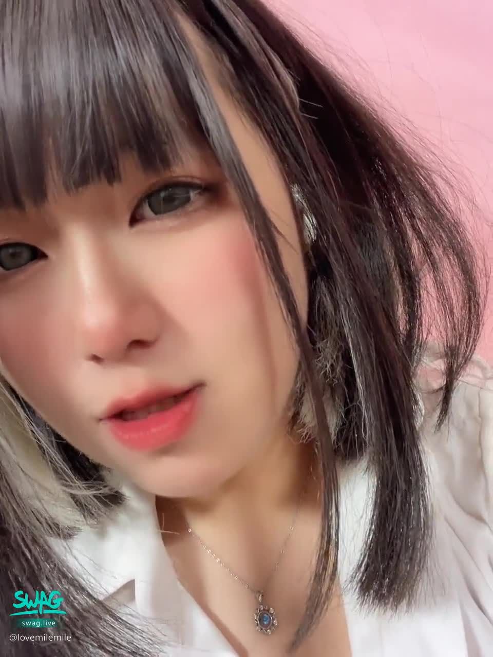 lovemilemile : 🤔睡不著欸 怎麼辦
#蜜璃 #生活