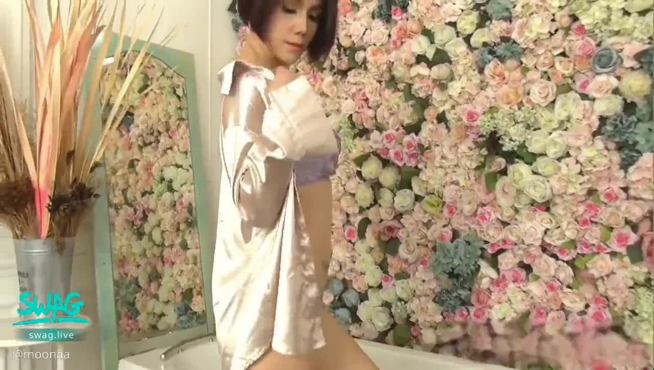 moonaa : Show Sexy,MILF,Boobs, Nipple's, Pussy,Asshol,Rub Pussy
