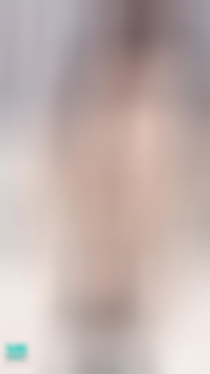 miyukibaby : 穿著高跟鞋👠踩棒棒喜歡嗎？喜歡射在我腿上嗎？🥰👅🦶🏻🍌