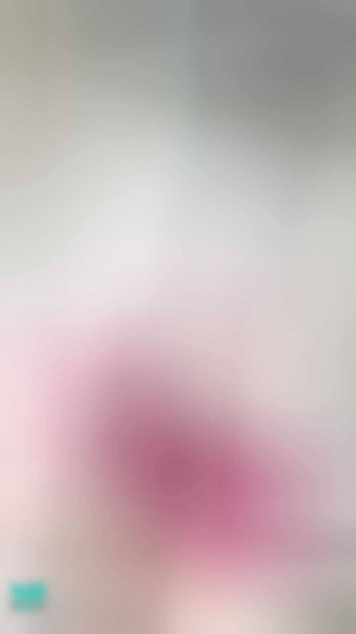janicee : 性感深V睡衣💋
近拍腿上的酒紅色黑絲，黑絲下的腳趾💚
黑絲控在哪呢？
膝上襪的絕對領域🌹
Burgundy💙
#深V #低胸 #美腿 #短褲 #睡衣 #膝上襪 #性感 #黑絲 #絕對領域 #sexy #長髮 #鎖骨