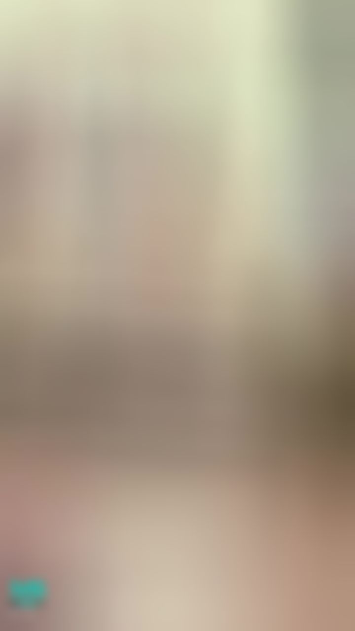 janicee : 床上動動腳，脫下大腿襪💗
露出光滑的美腿⭐
性感深V睡衣💋
腿上的酒紅色黑絲💚黑絲控在哪呢？
膝上襪的絕對領域🌹
Burgundy💙
#深V #低胸 #美腿 #短褲 #睡衣 #膝上襪 #性感 #黑絲 #絕對領域 #sexy #長髮 #鎖骨 #赤腳 #裸足
