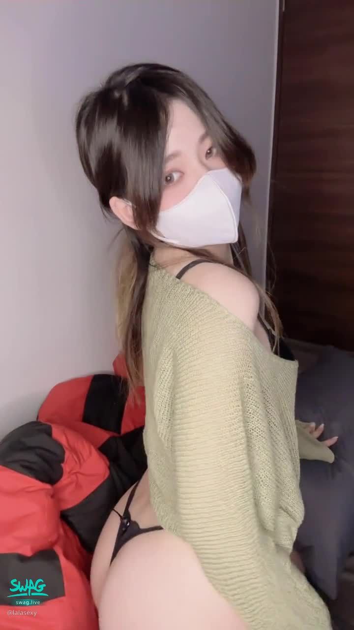  : Does Babe like sexy buttocks? 🫣 want to call you 😎😎

I want to care about my brother's private message when I am sick 🥹🥹
#挑逗 #小丁 #丁字褲 #騷貨 #屁屁 #透膚