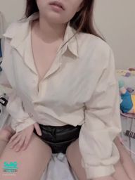 w*******s : M字摸腿腿維尼好害羞啦😳
維尼 #日常 #童顏 #巨乳