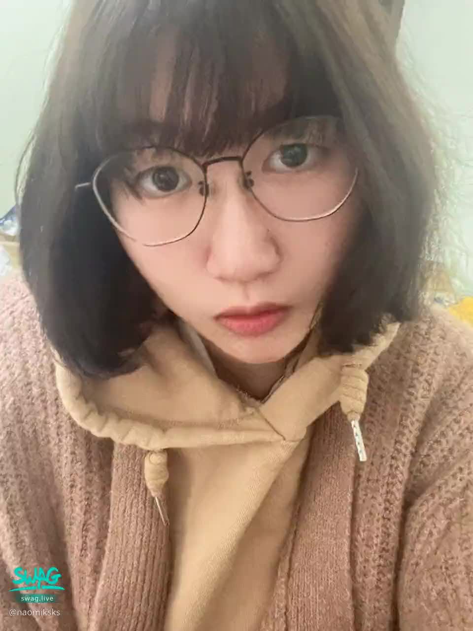  : good morning cold 🥶
Naya wears a lot 😂😂 like a bear 🐻
Only when you step back slowly will you feel it 😈😈
#娜亞
Babe