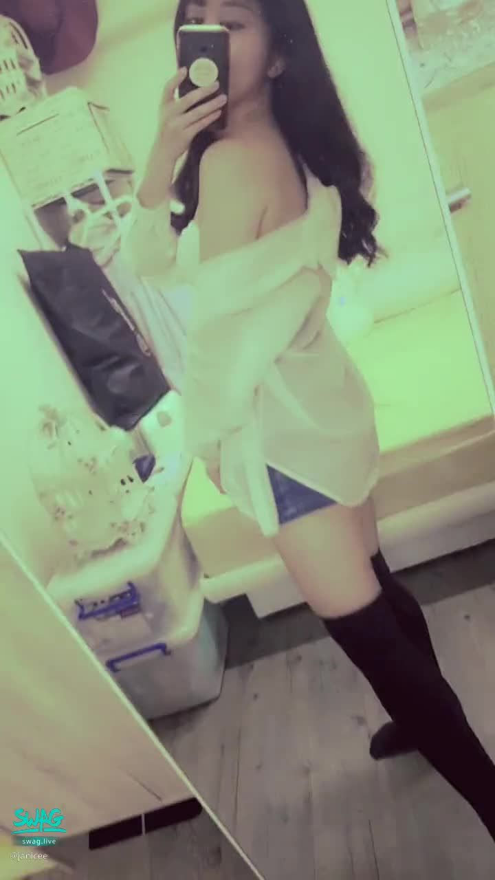  : bare shoulders 💓
Nice ass on the back of extreme shorts 💋
Sheer Shirts and Tops with Punch Holes 😈
Sexy hemisphere that cannot be ignored 👀
Today's birthday girl in white 💙
with black knee socks 💚
white girl 🌸
#美腿 #鎖骨 #挖洞 #性感 #sexy #長髮 #膝上襪 #絕對領域 #短褲 #半球 #襯衫