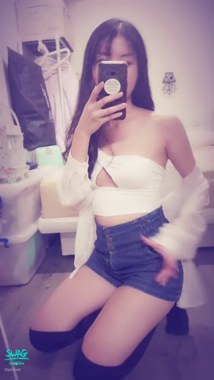 janicee : kneeling on the floor 🌹 touch the legs 💓
Sheer Shirts and Tops with Punch Holes 😈
Sexy hemisphere that cannot be ignored 👀
White teenage girl with black knee socks for yesterday's birthday 💋
white girl 🌸
#美腿 #鎖骨 #挖洞 #性感 #sexy #長髮 #膝上襪 #絕對領域 #短褲 #半球 #襯衫