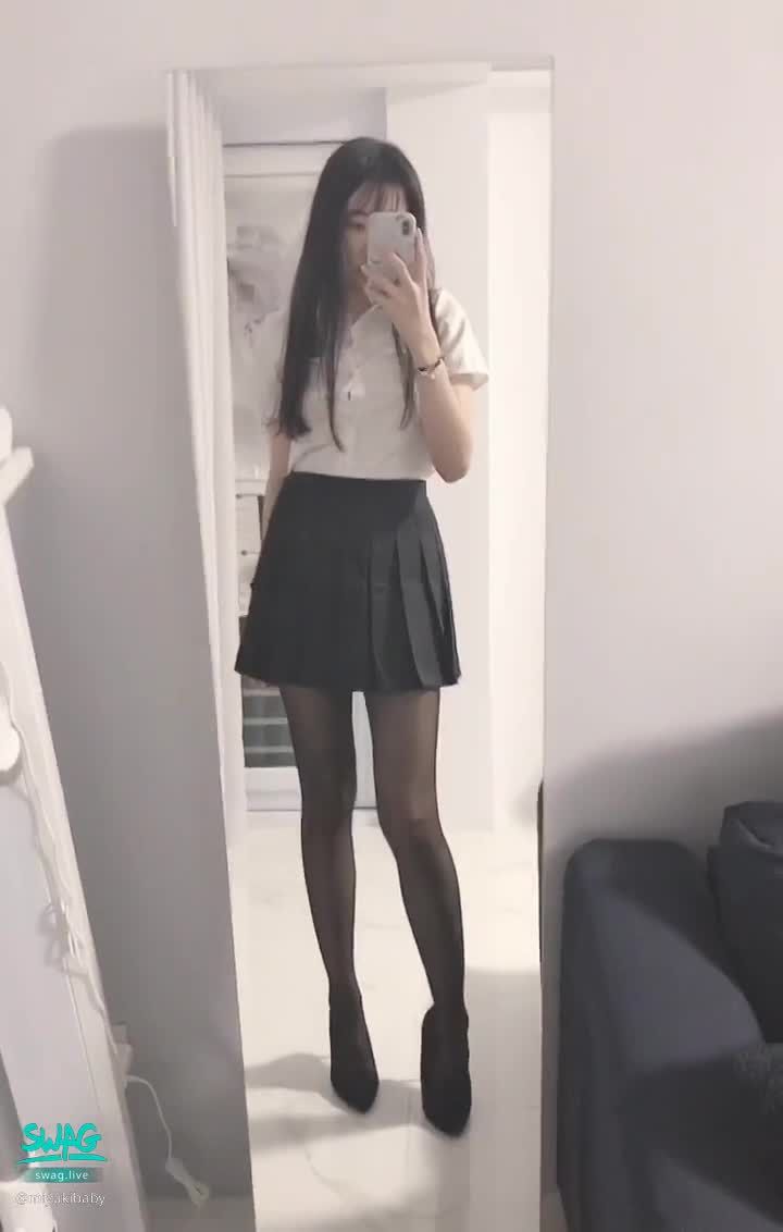 miyukibaby : 學生制服配黑絲、高跟鞋👠😘👅今天超色色