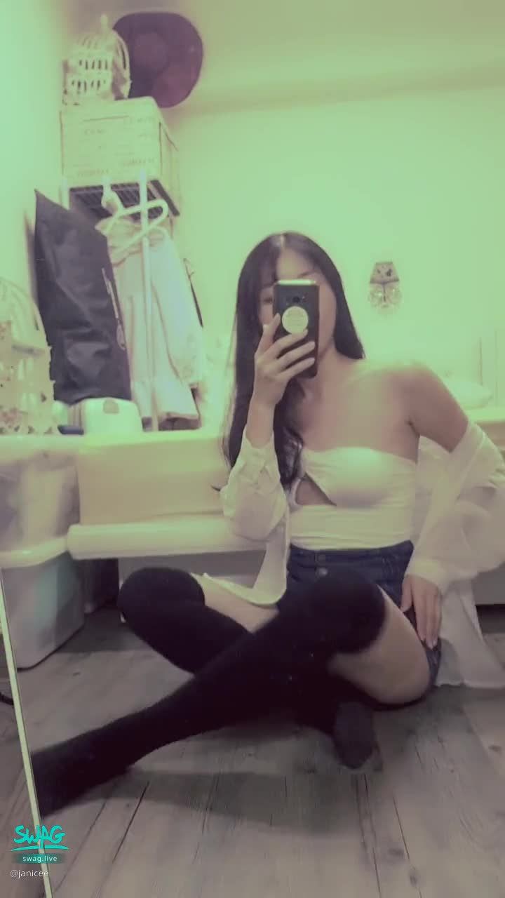  : half shirt 🌹
touch the legs ⭐
Sheer Shirts and Tops with Punch Holes 😈
Sexy hemisphere that cannot be ignored 👀
White teenage girl with black knee socks for yesterday's birthday 💋
white girl 🌸
#美腿 #鎖骨 #挖洞 #性感 #sexy #長髮 #膝上襪 #絕對領域 #短褲 #半球 #襯衫