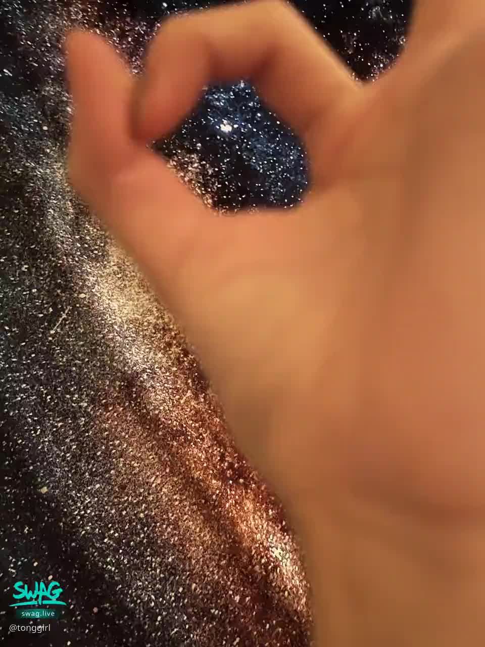 tonggirl : 世界上最動人的情話
不是我愛你,而是我一直都在🫶🏻
趕快來說愛娜娜🫶🏻