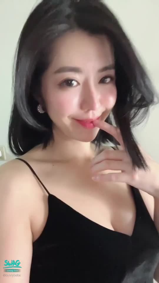 sunnybebe : 最近覺得自己越來越性感😍一定是被你們帶壞了🤣