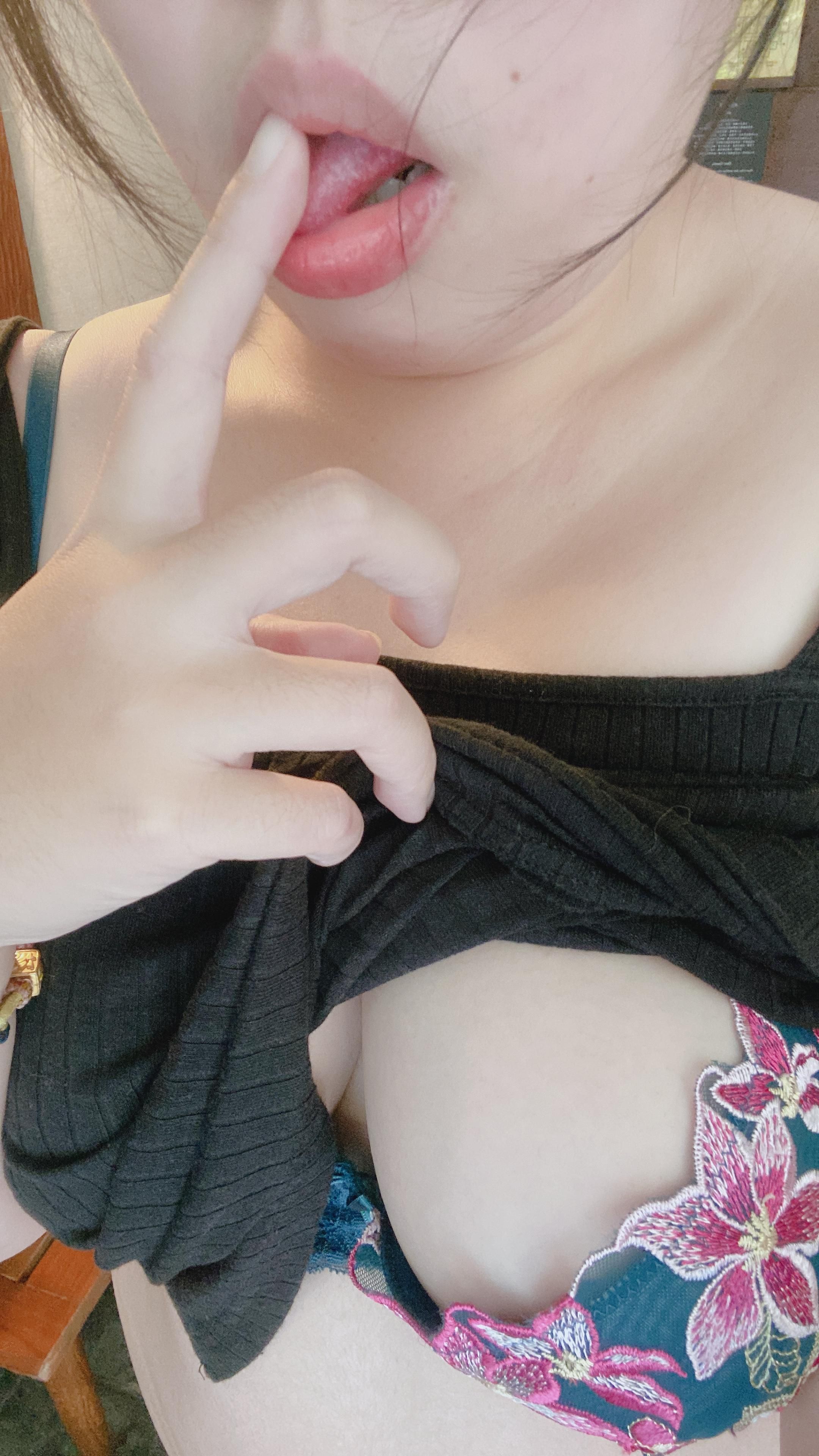 sexyaphrodite : bunny 🐰 uncomfortable
How can I not miss your cock too much