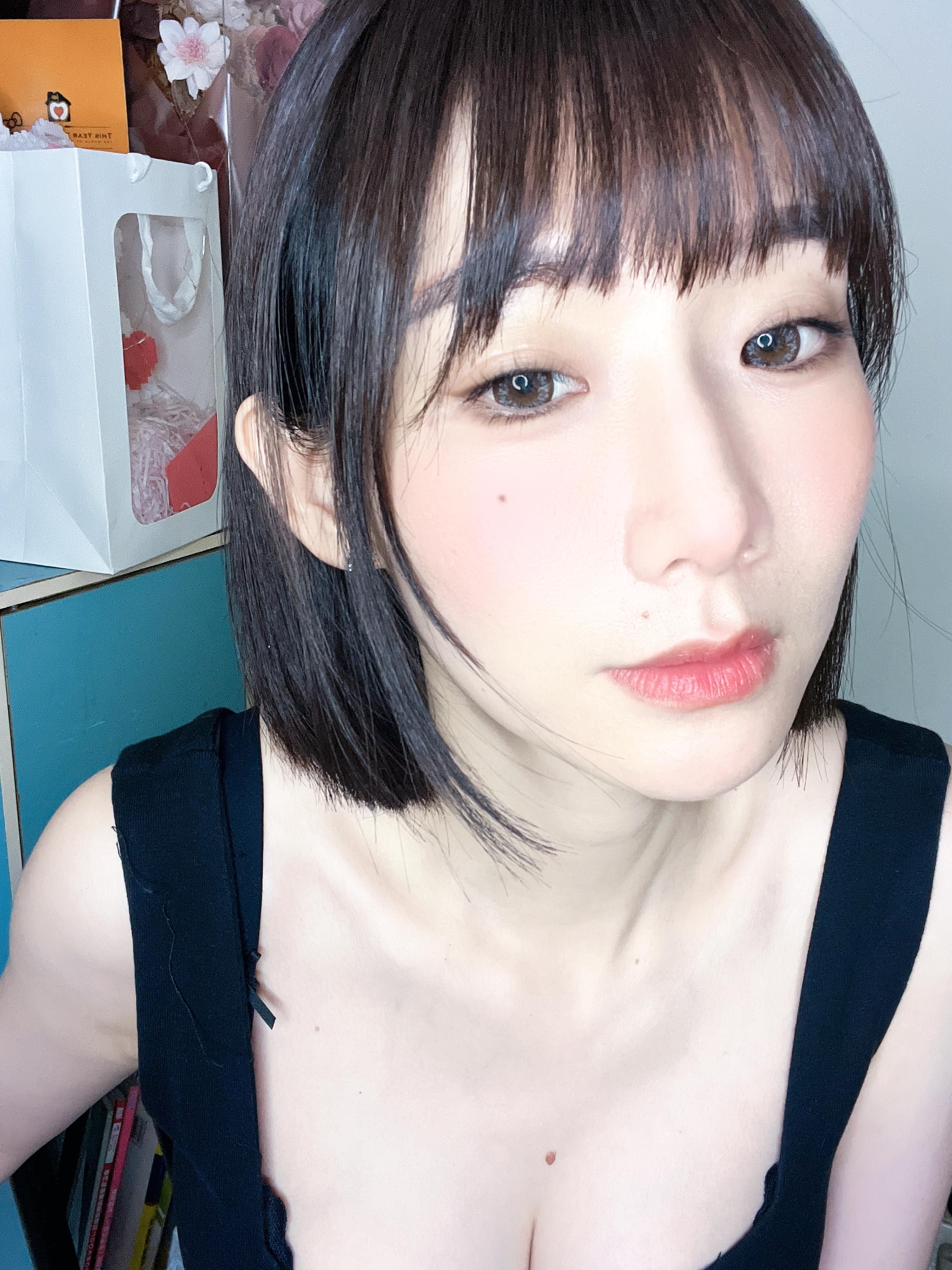 anilaascb : 色氣小惡魔
衣服太擠了😉
