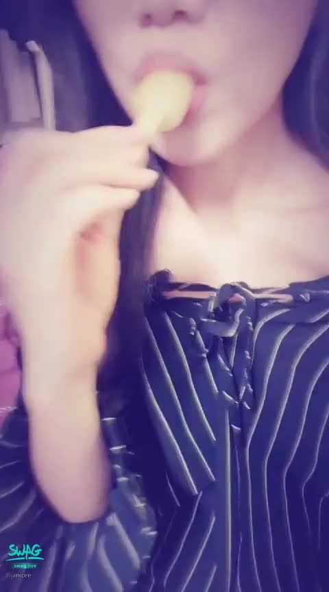  : 吃著棒棒的嘴唇💋