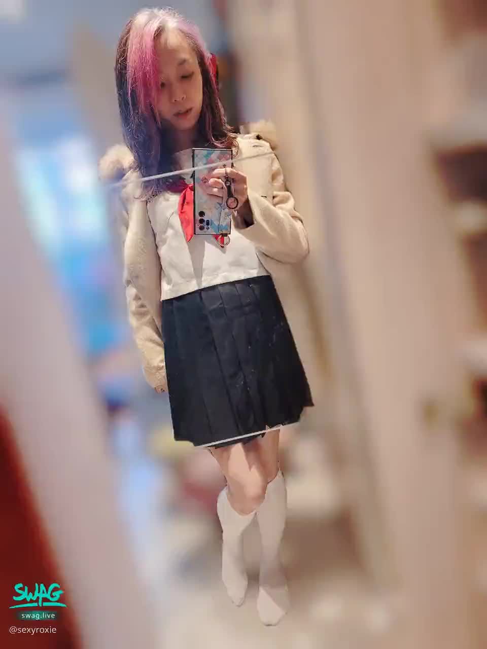 sexyroxie : JKㄉ白色棉褲褲最色🤤🤍希希高中的時候就好嚮往在學校被幹,可4我小時候太乖了很自我壓抑,其實心裡好羨慕百人斬同學,有時受不了只好下課去廁所摸摸...一個人偷偷在廁所裡高潮...🥴💦