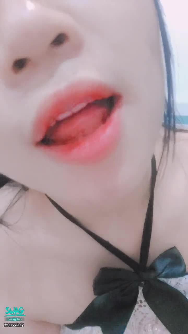 sexyylady : 边舔屏边诱惑🤤让你弟弟受不了╭(╯^╰)╮