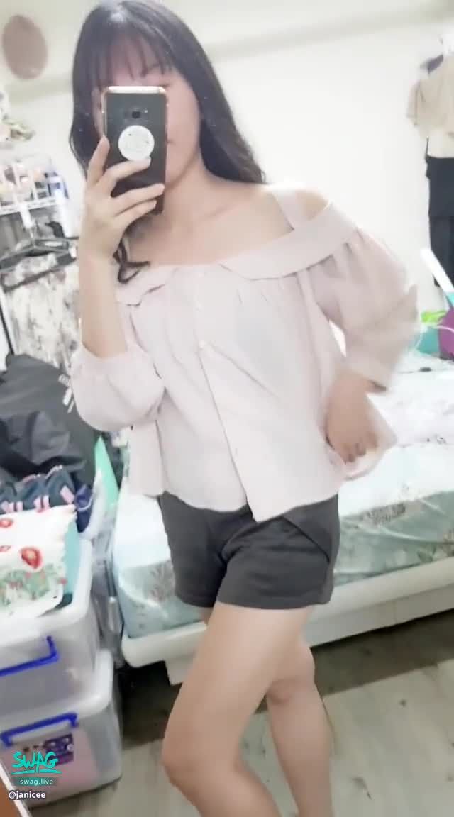 janicee : 微露溝的角度💋