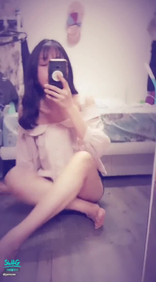 janicee : 拉下引領的洋娃娃♥️