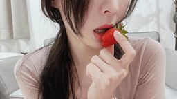 funnyg : 「🍓隔壁人妻由里小姐」