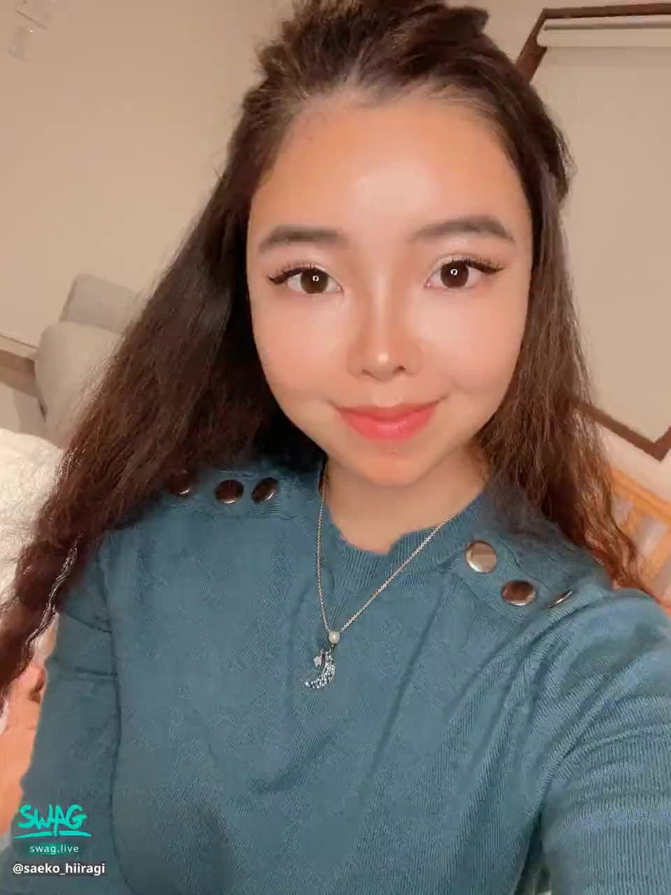saeko_hiiragi : 谢谢你们今晚的到来❤️🔥 和你们一起度过了如此美好的时光😊
下一场演出是明天下午 2 点(日本时间)再见我的爱人❤️❤️❤️
Thank you for tonight❤️🔥 it was so sext time with you guys🔥Next show is tomorrow 2pm (japan time) See you soon my love ❤️❤️❤️