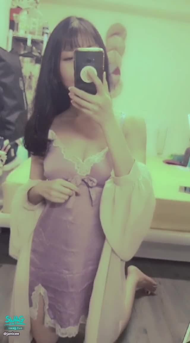 janicee : 男生好像都很喜歡拆蝴蝶結🎀