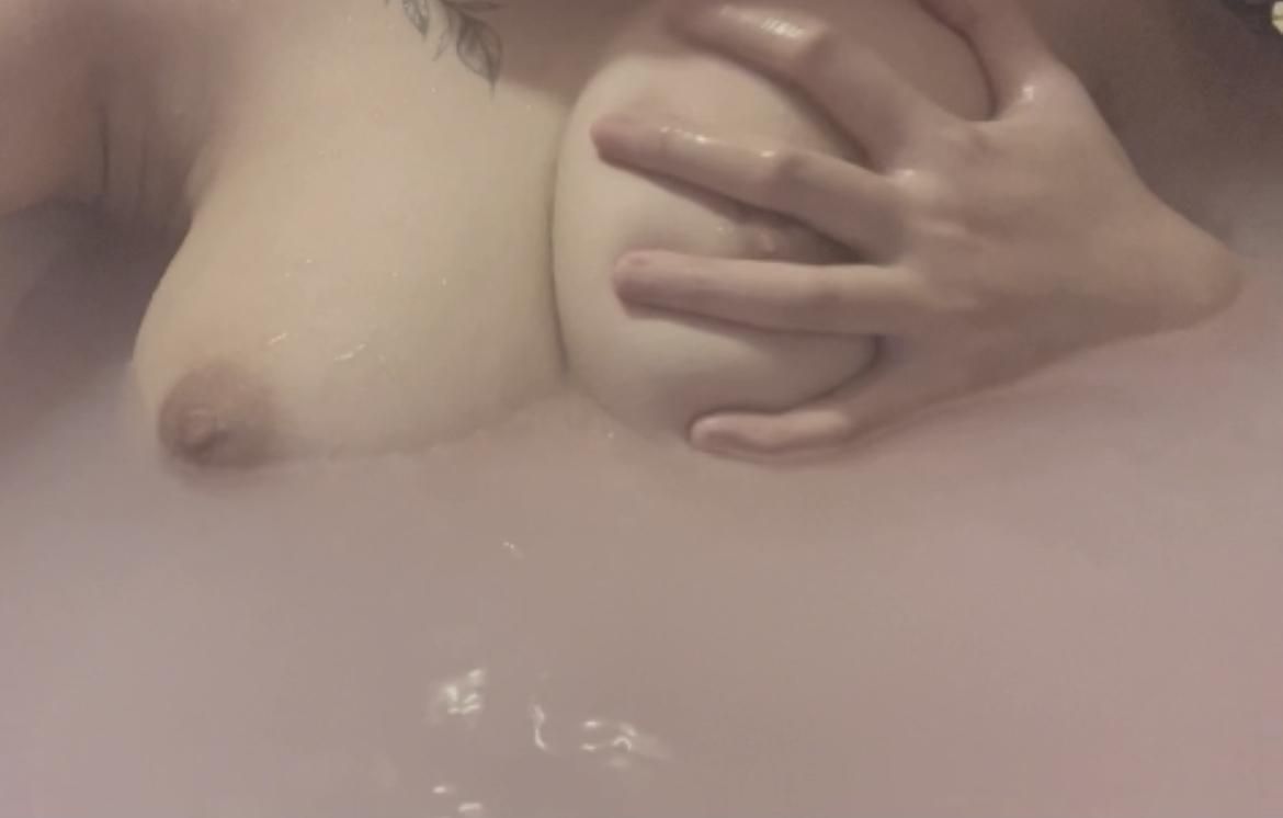 lilylilyouo : bath record 💦 looming tits 😳 Lily's Big Tits Temptation 🥵