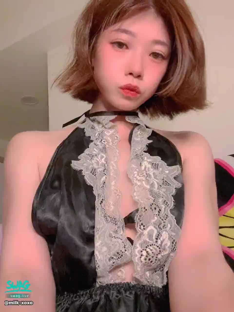 milk_xoxo : 直播預告❤️今天晚上10:30
喵可上播來陪哥了