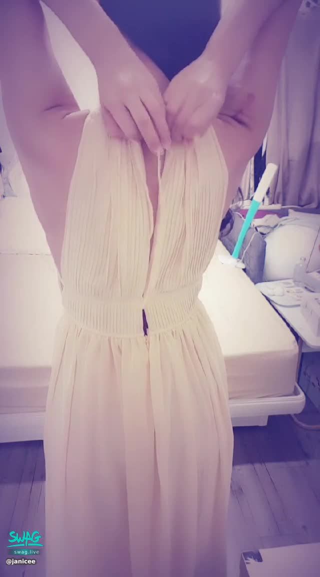 janicee : take off the dress 🌹
no underwear inside 💖
take off the dress 😍
#鏤空 #小褲 #洋裝