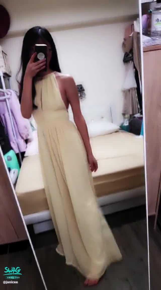  : 窺見渾圓的側乳😈