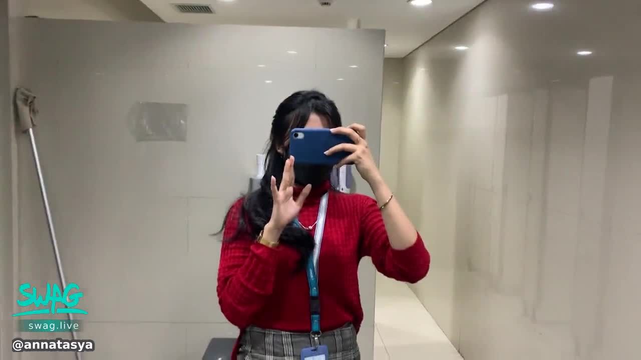 annatasya : 在辦公室的廁所準備自慰 #自慰 #Masturbation