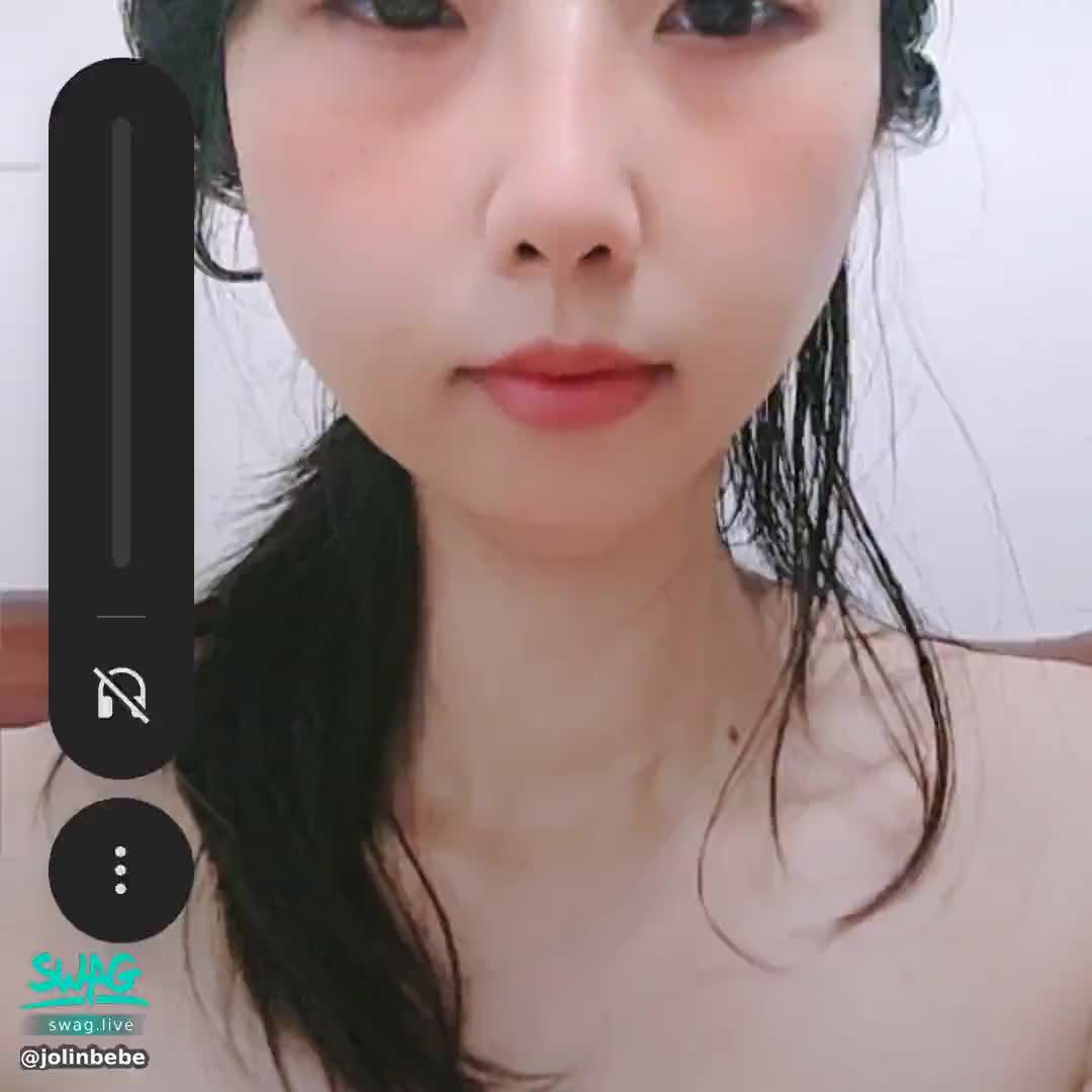 jolinbebe : f奶女神。濕訊我。送淫片