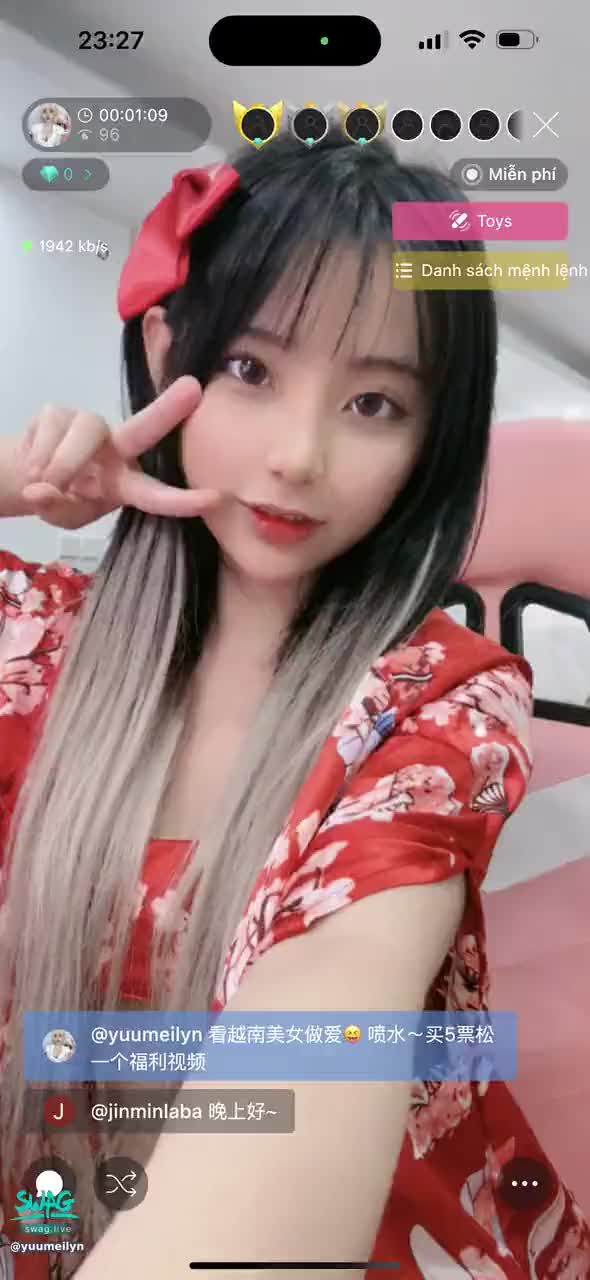 yuumeilyn : 网络坏了哥哥们🥹😭但没事应为每个晚上玲儿会12点-12点30开播的 🥳 等我们家哥哥来看~