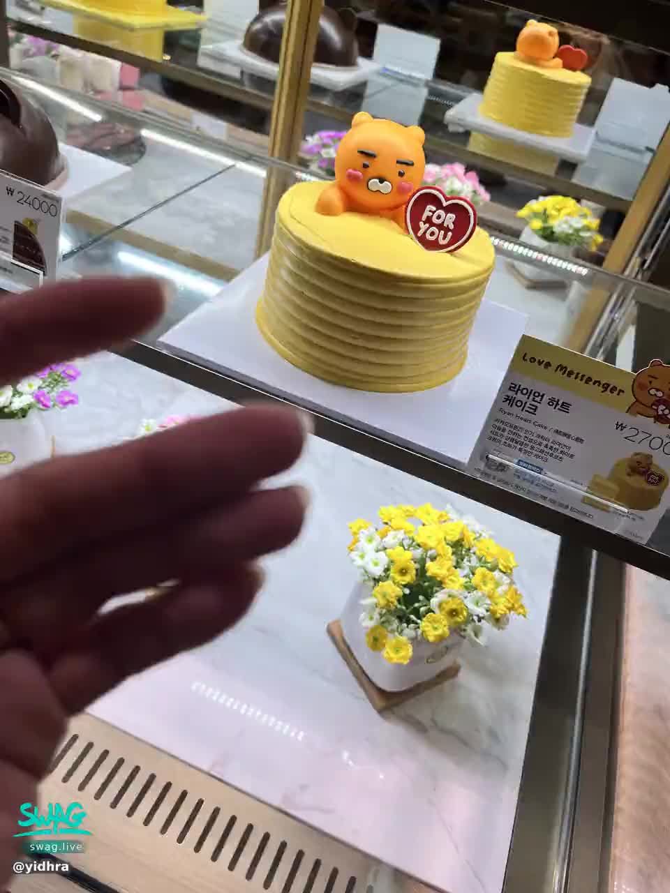  : 