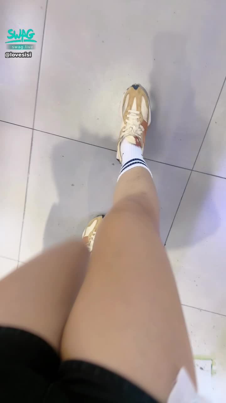lovesisi : Babe猜猜我在哪?
寶貝❤️看得不過癮嗎?只要私訊一件🎁「女僕裝」🉐️超刺激隱藏版實戰 潮吹 多人運動…絕對讓你尻到不要不要的😈