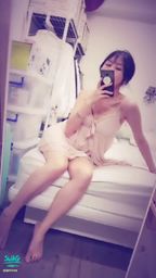 janicee : 床上等你♥️
倒在床上💚放下肩帶
切換男友視角💋微曝光裙底
揉揉酥胸👀
容易露出內衣的低胸睡衣💙
藏不住白皙肌膚的光澤🌸
pinkish💚
#性感 #美腿 #鎖骨 #長髮 #足控 #腿控 #黑髮 #細肩帶 #睡衣 #赤腳 #裸足 #低胸 #馬尾