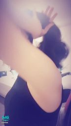 janicee : 絕美側臉系列♥️
聽說男生很喜歡看女生綁起馬尾的模樣👀
睡衣美背與絕美側臉的一瞥💗
露出美背的睡衣💓
#腋下 #馬尾 #睡衣 #側臉